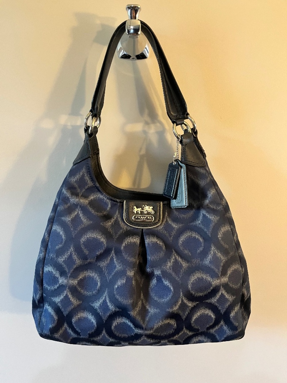 Coach Madison Ikat Maggie shoulder bag 21295 navy excellent condition